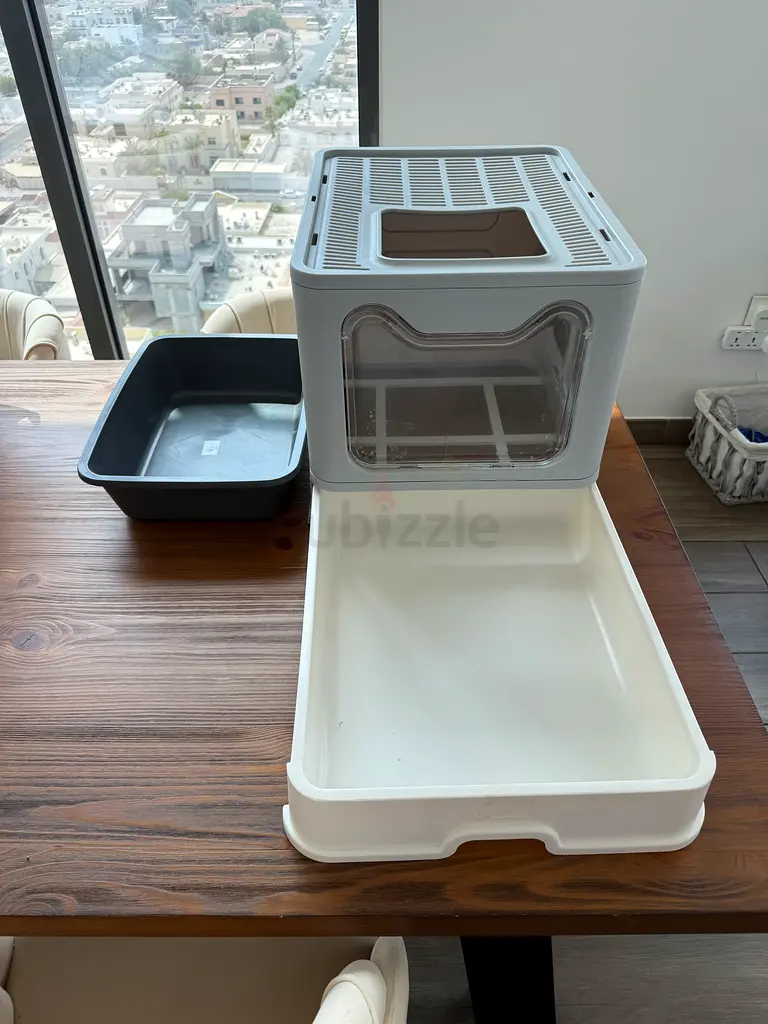 Cat litter box63232157044354112