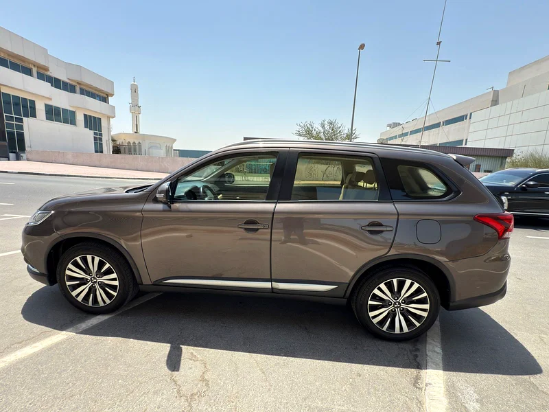 MITSUBISHI OUTLANDER GLX-4WD-7 SEATER-2.4L-2022-GCC-UNDER WARRANTY-0% DOWN PAYMENT-FINANCE 5 YEARS63152749323905114