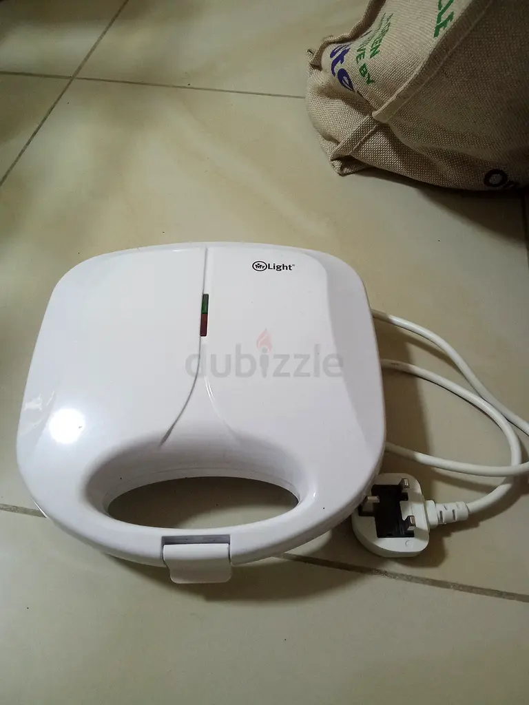 Compact and Efficient Sandwich Maker - Perfect for Quick Meals!