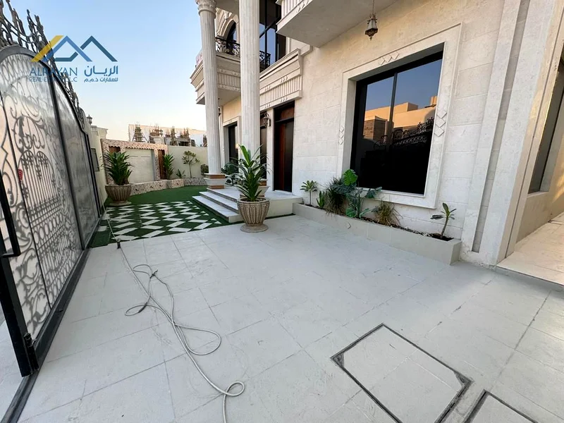 واجهة حجرية جميلة * زاوية شارعين * مساحات واسعة63186740375809112