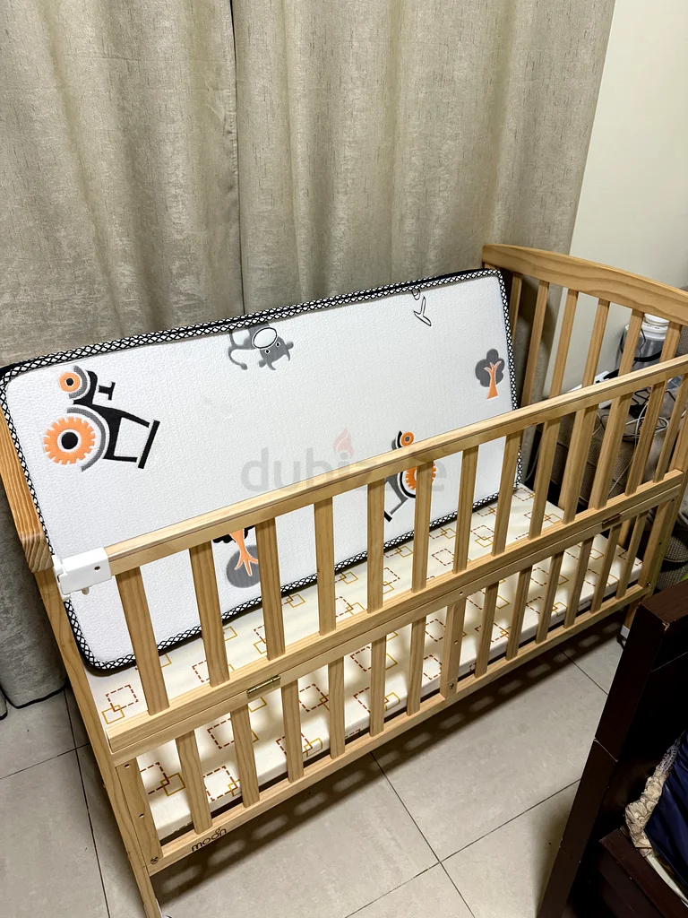 Charming Wooden Crib (baby coat) with mattress63208855963650112