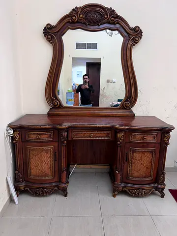 Wooden dresser and 2 bedside drawers
