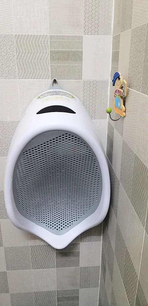 Used Comfortable Baby Bath Tub for Easy Bath Time63198142219010111