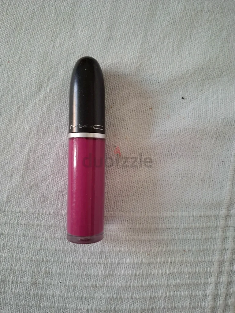 Vibrant MAC Lipstick in Stunning Fuchsia632421724732191128