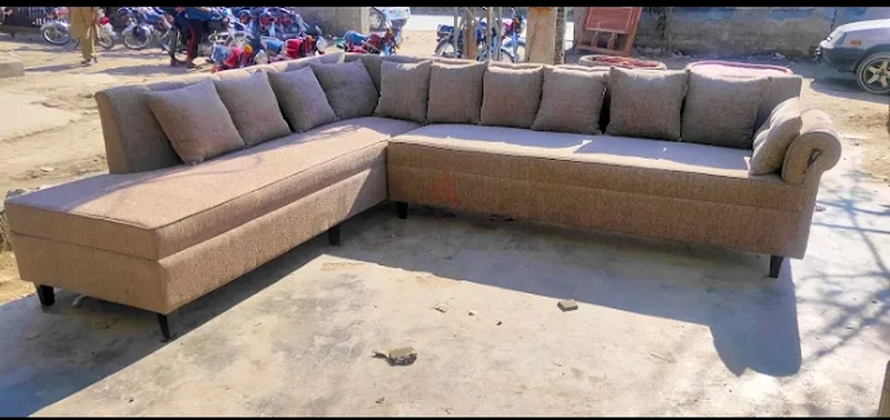 تتوفر تنجيد الأرائك والكراسي والستائر.63218815910787112