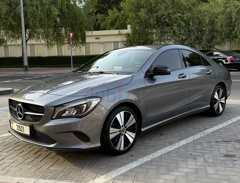 2019 CLA 200 مواصفات الخليج | حافظت بشكل جيد | إطارات جديدة | CarPlay | بائع مباشر63231161065601110
