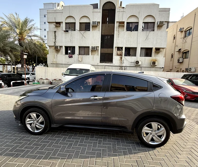 هوندا HRV بقيادة امرأة بدون تاريخ حوادث63174307693571113