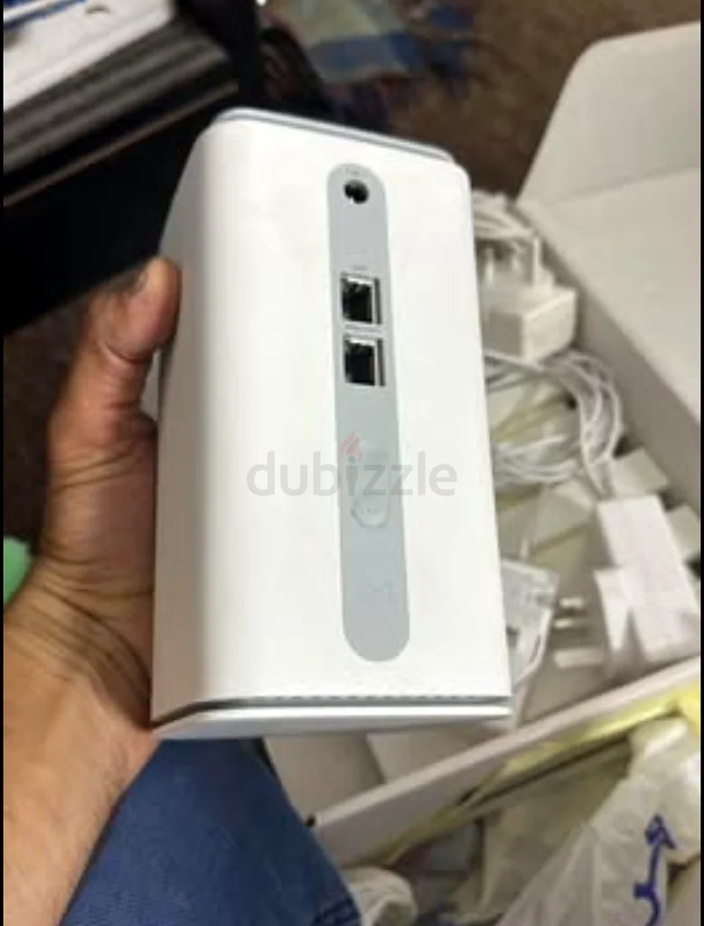 جهاز توجيه OPPO 5G CPE T1a مع فتحة بطاقة SIM، LTE Cat20، مستعمل ولكنه بحالة جيدة.63263514917251111
