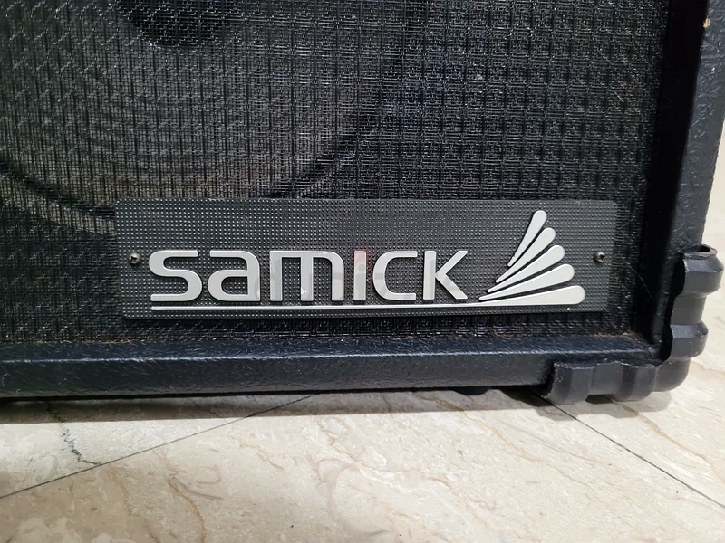 مضخم جيتار ساميك SM-10 بحالة عمل ممتازة - 220 فولت، 50/60 هرتز63198621275394114