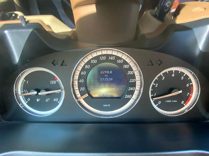 Mercedes Benz C200 Elegance GCC Type @ Mint Condition Mercedes Gulf version in excellent condition63164315687041112