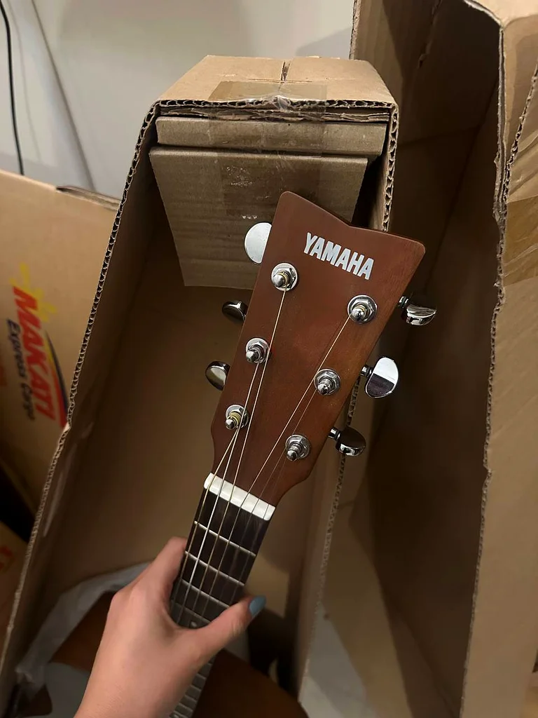 New Yamaha F400 acoustic guitar63202194272771111