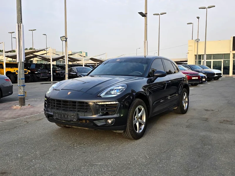 Porsche macan Gcc specs full options ( first owner )631565416154901110