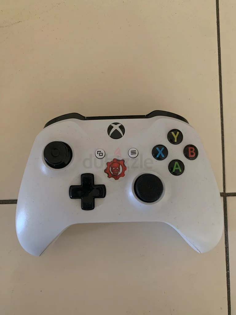 Xbox one with 2 free games (negotiable)63173868706051112