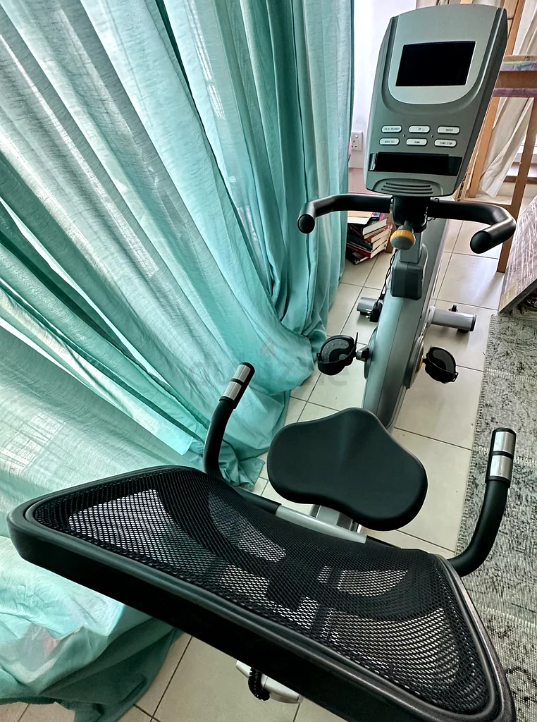 Get Fit with This High-Quality Recumbent Exercise Bike!63242692108545113