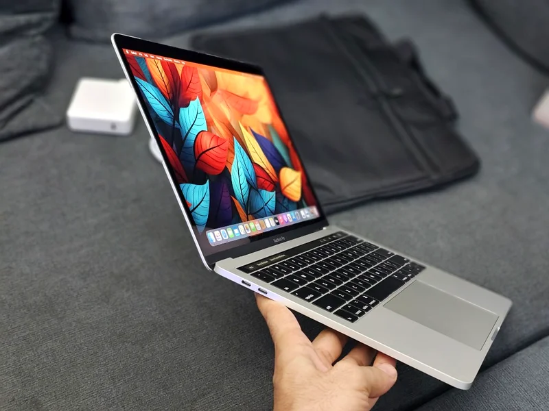 MacBook Pro 13 TouchBar - Core i7/16gb/512gb - Low Cycle Count - neat and clean - Apple63165238254081111