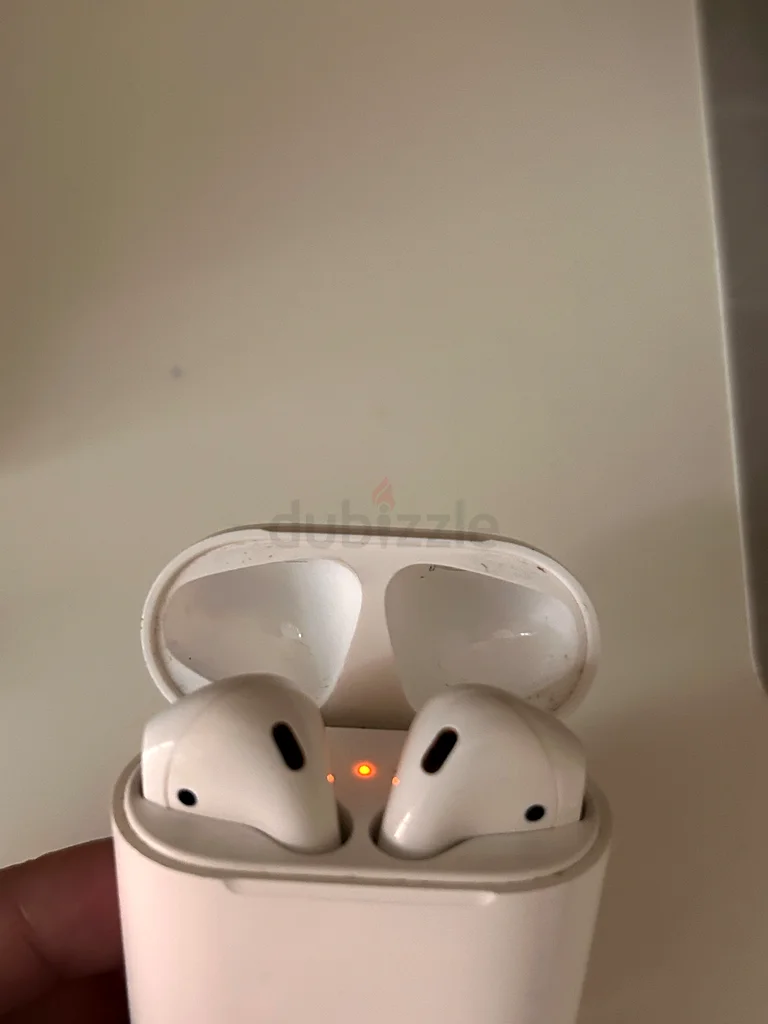 Apple AirPods Charging Case - Perfect Condition! Problem with sound is low63222842942723112