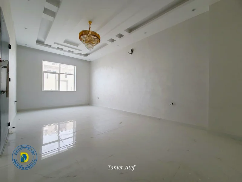 For sale in Al Helio 2 area, a 3-bedroom townhouse and a roof. The price includes registration fees.63187219164290114