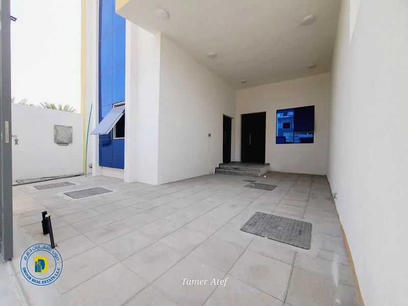 For sale in Al Helio 2 area, a 3-bedroom townhouse and a roof. The price includes registration fees.63187219164290111