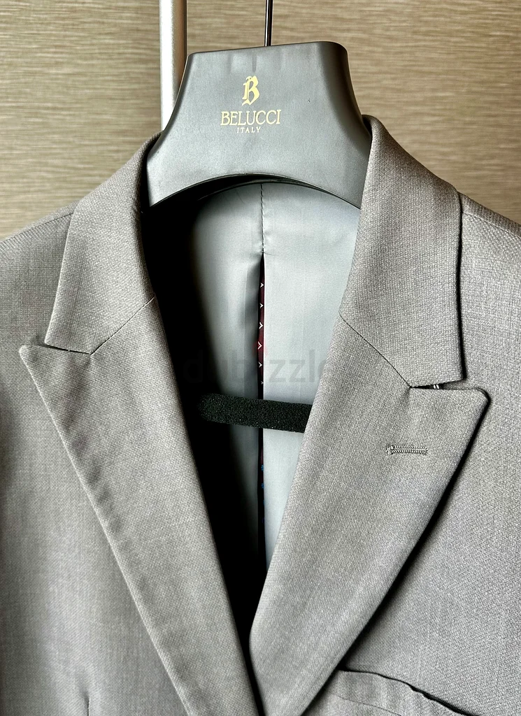 Classic Italian Men’s Suit by Belucci – 3-Piece – Worn Once – Light Grey – 487 AED63237114834051112