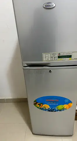 Sleek and Spacious Refrigerator - Perfect for Your Kitchen!