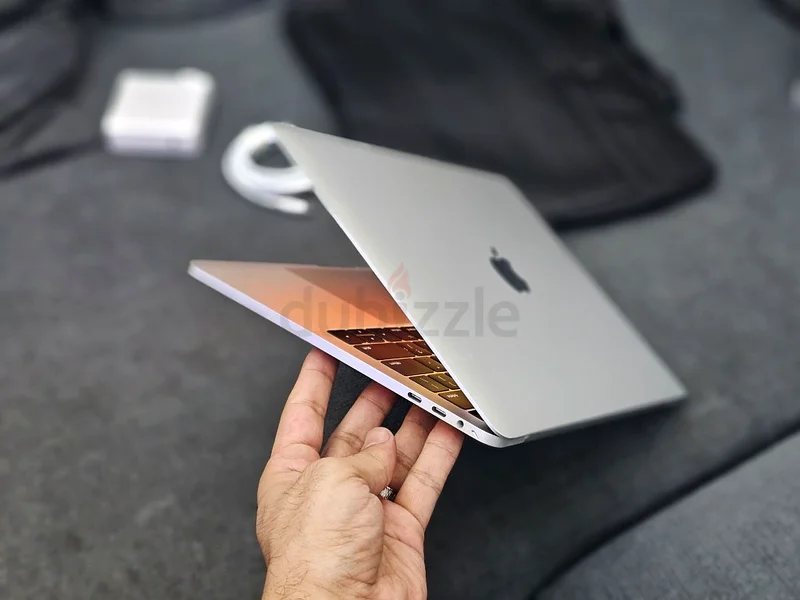 MacBook Pro 13 TouchBar - Core i7/16gb/512gb - Low Cycle Count - neat and clean - Apple63165238254081113