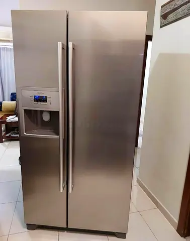 Siemens Side by Side Refrigerator With Water Dispenser ice Maker