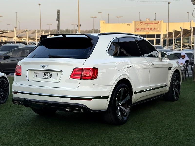 بنتايجا V12 مذهلة، إصدار أولي، مواصفات خليجية (خالية من الحوادث 100%)63134990987650112
