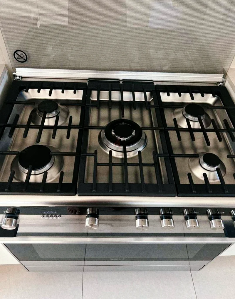 Siemens IQ700 Hybrid Cooker – Gas Burners  Electric Oven Power63247753334530112