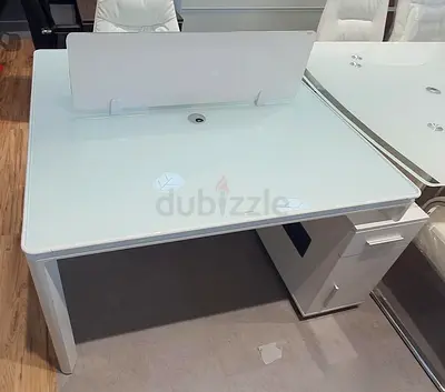 Face to face staff workstation tampered glass