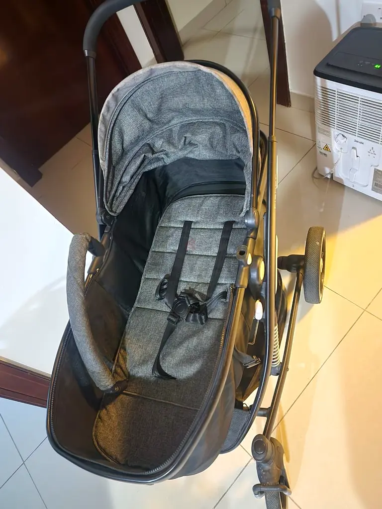 عربة أطفال جيغلز باللون الأسود مع سرير قابل للإزالة63206873115650111
