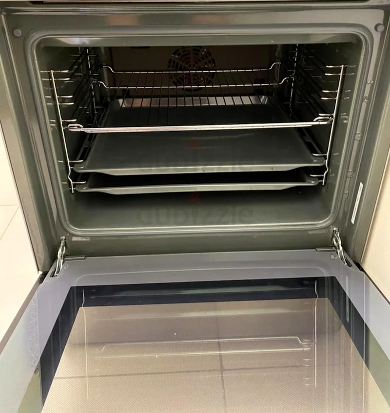 Siemens Free Standing cooker with built in oven . 4 Ceramic hotplate docks - Cash. No Transportation63247750436993111