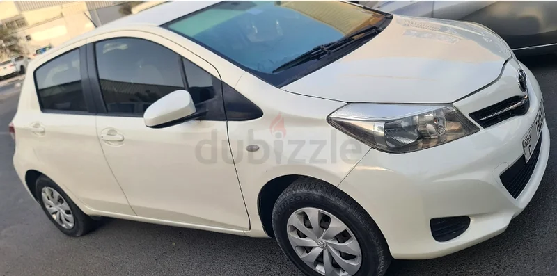 يُباع تويوتا ياريس 2014 SE أوتوماتيكي بالكامل63147210238851112