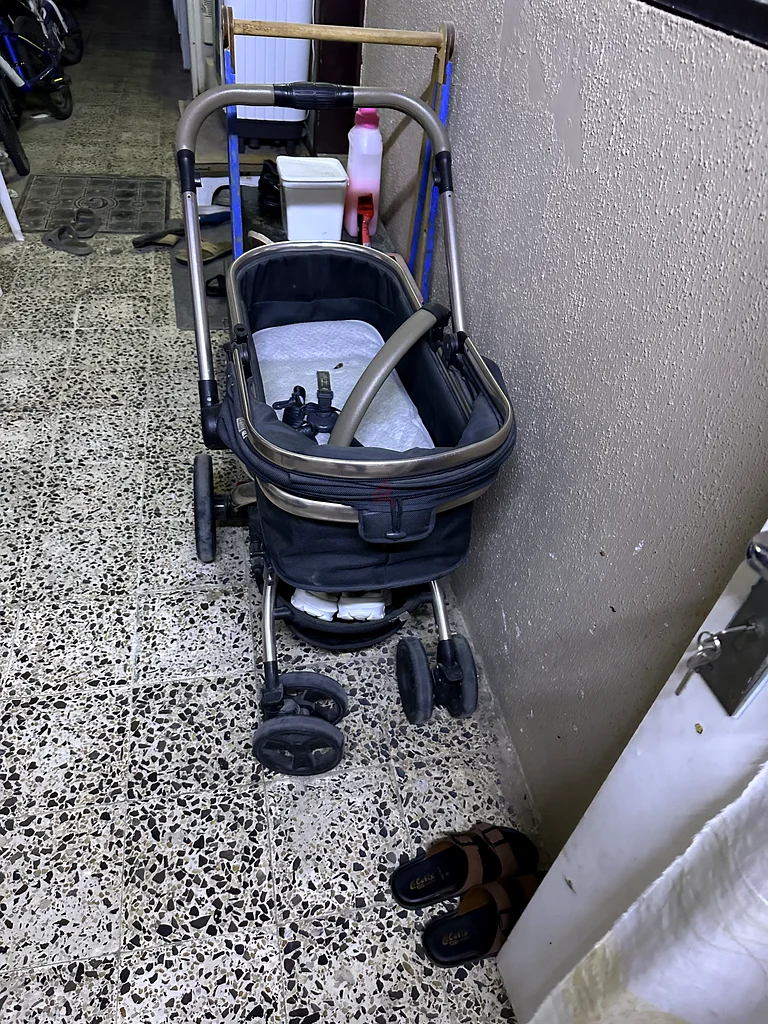 عربة أطفال مستعملة بشكل خفيف مع نظام السفر للبيع!63205884210563111