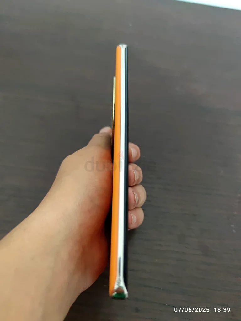 Vibrant Orange Honor Mobile Phone - Impeccable Condition!63214898906497112