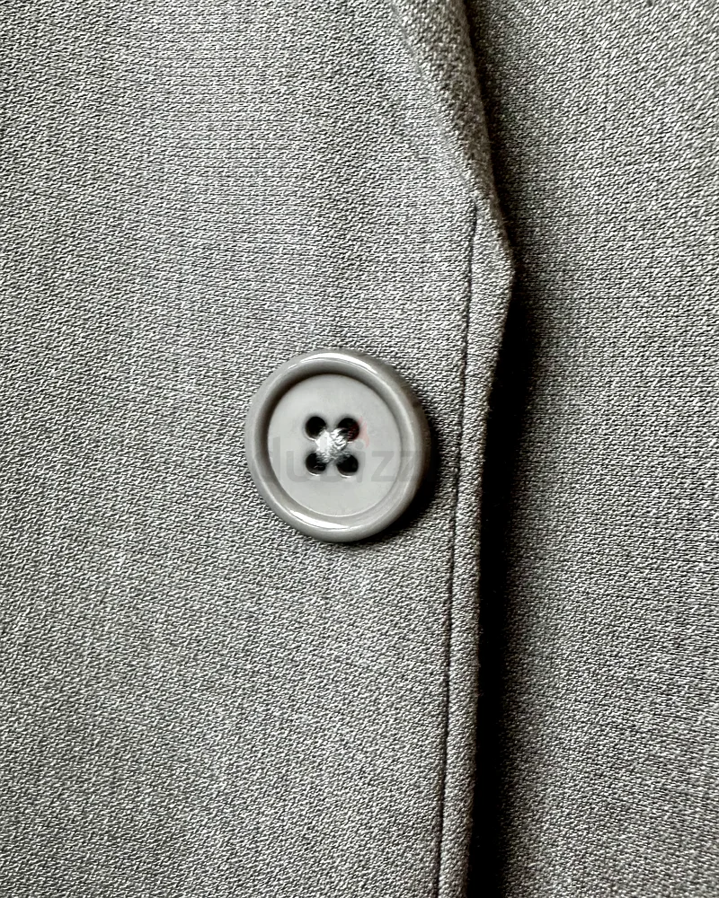 Classic Italian Men’s Suit by Belucci – 3-Piece – Worn Once – Light Grey – 487 AED63237114834051114