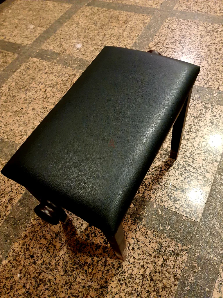 Elegant Roland Piano Bench for Sale!63198621647873111
