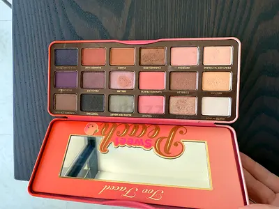 Sweet Peach Eye Shadow Palette - Perfect for Glam Looks