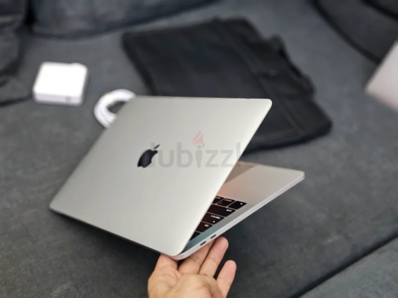 MacBook Pro 13 TouchBar - Core i7/16gb/512gb - Low Cycle Count - neat and clean - Apple63165238254081112