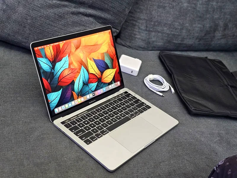 MacBook Pro 13 TouchBar - Core i7/16gb/512gb - Low Cycle Count - neat and clean - Apple63165238254081114