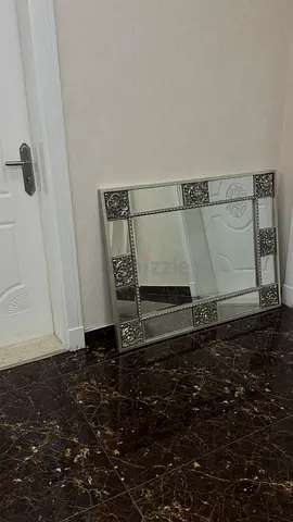 Elegant Decorative Wall Mirror - Perfect for Your Home