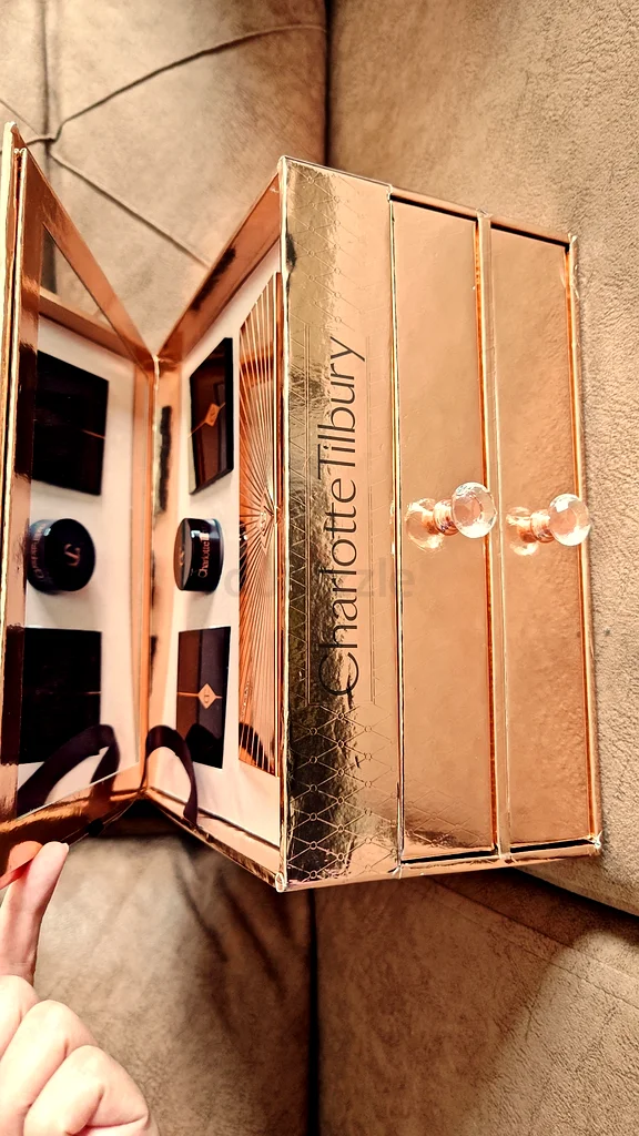 Chic Makeup Collection with Elegant Organizer63241132043267111