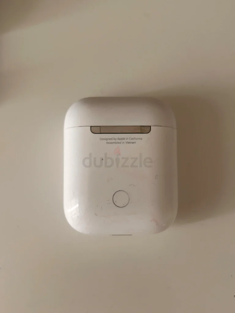 Apple AirPods Charging Case - Perfect Condition! Problem with sound is low632228429427231117