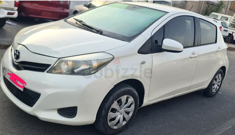 يُباع تويوتا ياريس 2014 SE أوتوماتيكي بالكامل63147210238851113
