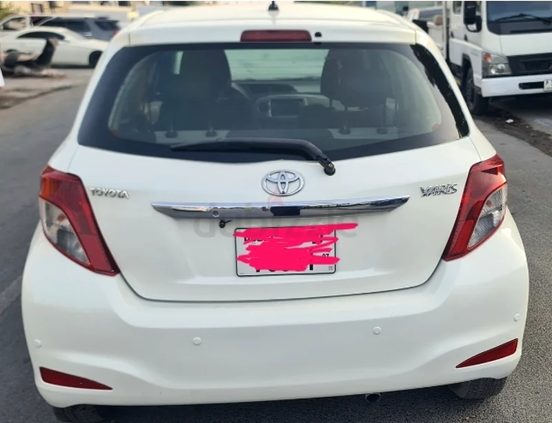 يُباع تويوتا ياريس 2014 SE أوتوماتيكي بالكامل63147210238851111