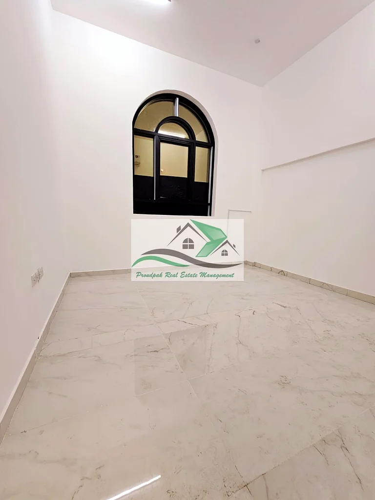 شقة جديدة بالكامل بغرفة نوم واحدة مع شرفة للعائلة، قريبة من مول الوثبة في مدينة الوثبة63150487868162111