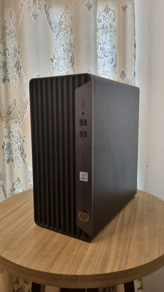 حاسوب HP ProDesk 400 G7 - معالج i7 10700، ذاكرة وصول عشوائي 32 جيجابايت، وسعة تخزين 1 تيرابايت من نوع SSD - بحالة ممتازة. السعر قابل للتفاوض بشكل معقول.63256078877699111