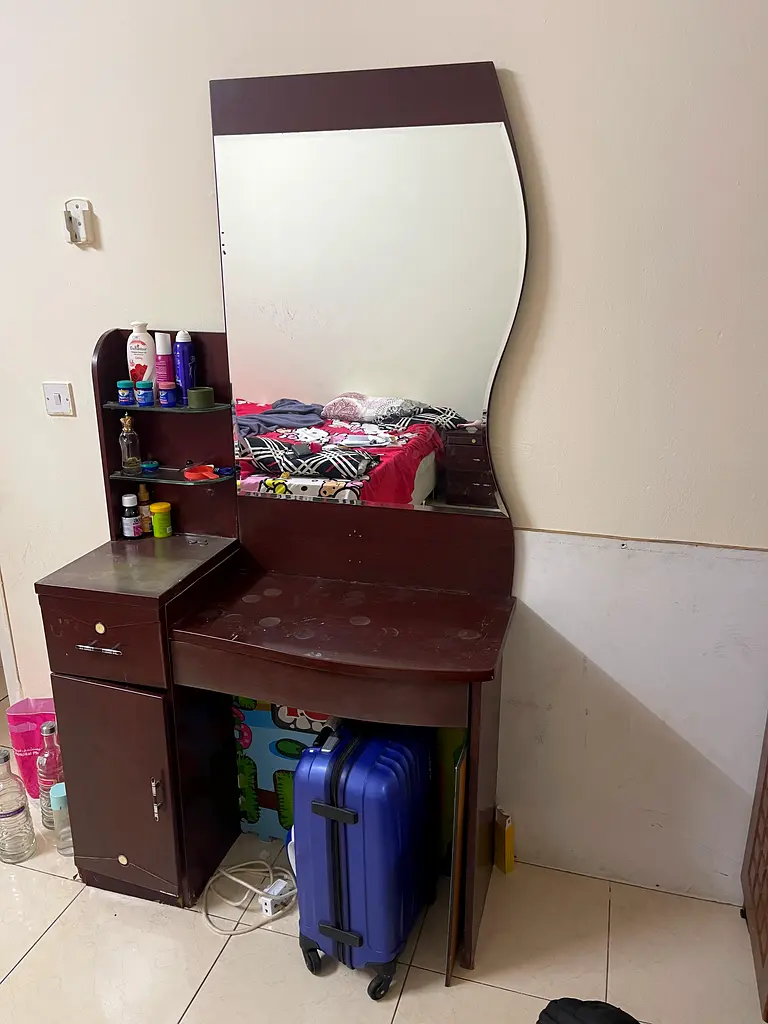 Elegant Wooden Vanity Table with Mirror