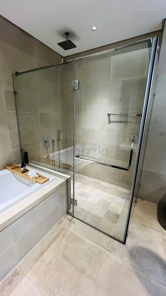 Shower glass and shower cabin63219835860097111