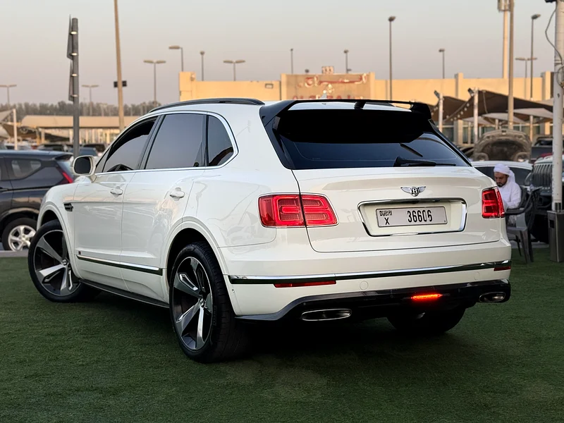 بنتايجا V12 مذهلة، إصدار أولي، مواصفات خليجية (خالية من الحوادث 100%)63134990987650114
