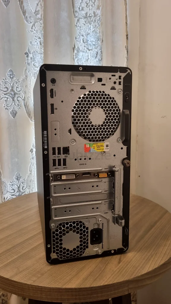 حاسوب HP ProDesk 400 G7 - معالج i7 10700، ذاكرة وصول عشوائي 32 جيجابايت، وسعة تخزين 1 تيرابايت من نوع SSD - بحالة ممتازة. السعر قابل للتفاوض بشكل معقول.63256078877699113